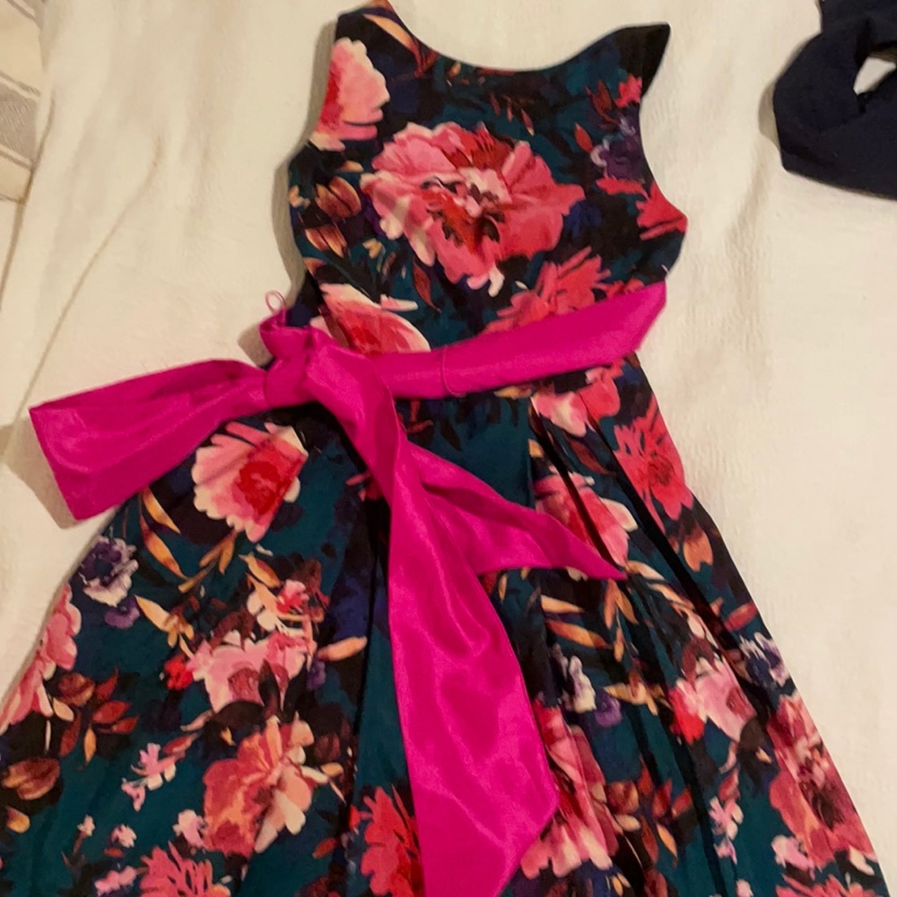Gorgeous Eliza J Mad-Men style dress
